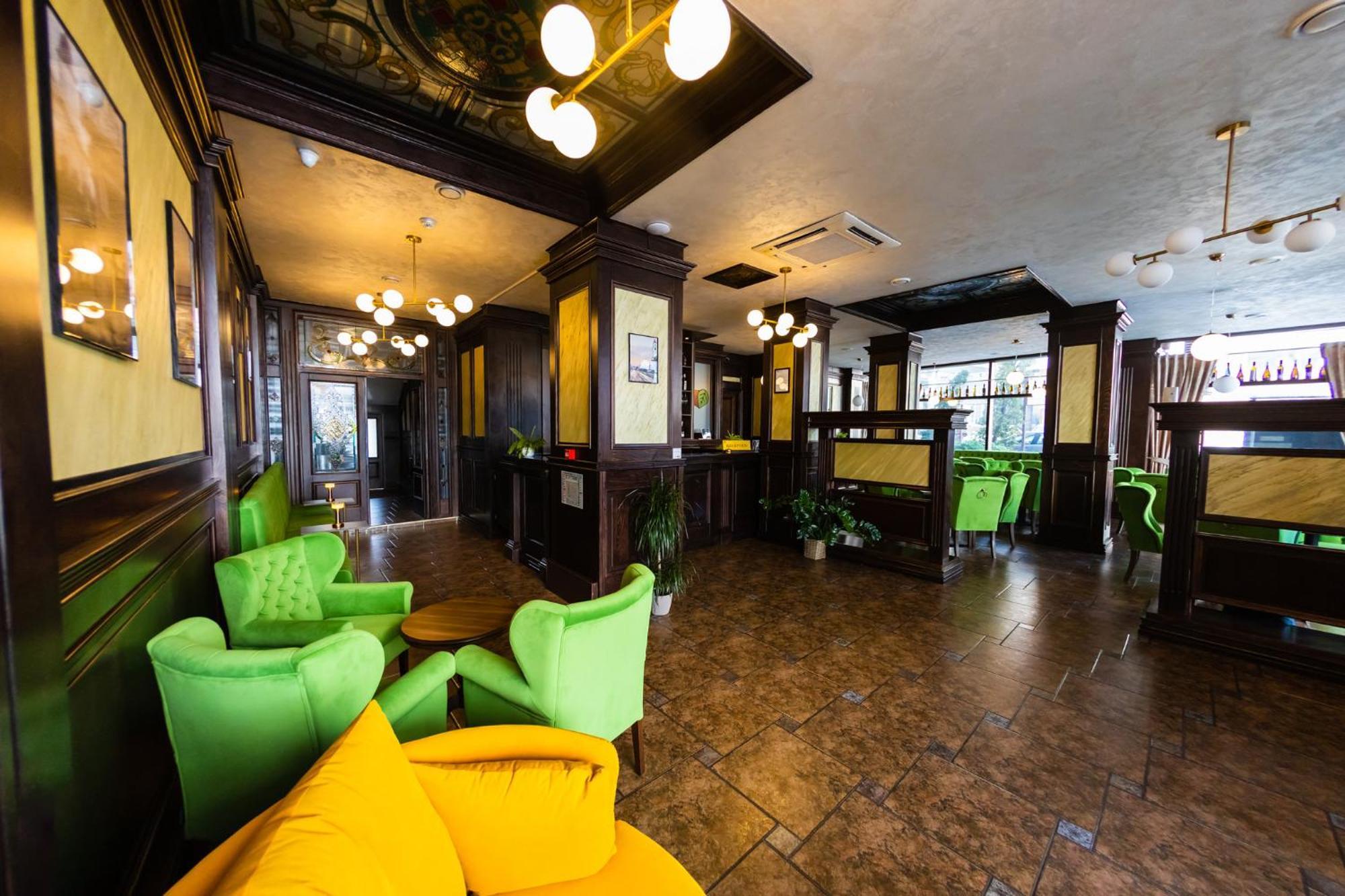 Daily Plaza Hotel Сучава Экстерьер фото