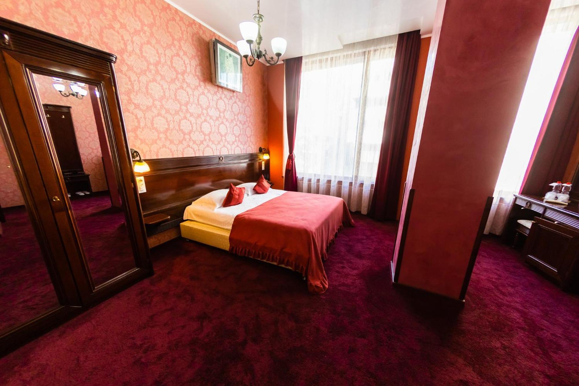 Daily Plaza Hotel Сучава Экстерьер фото