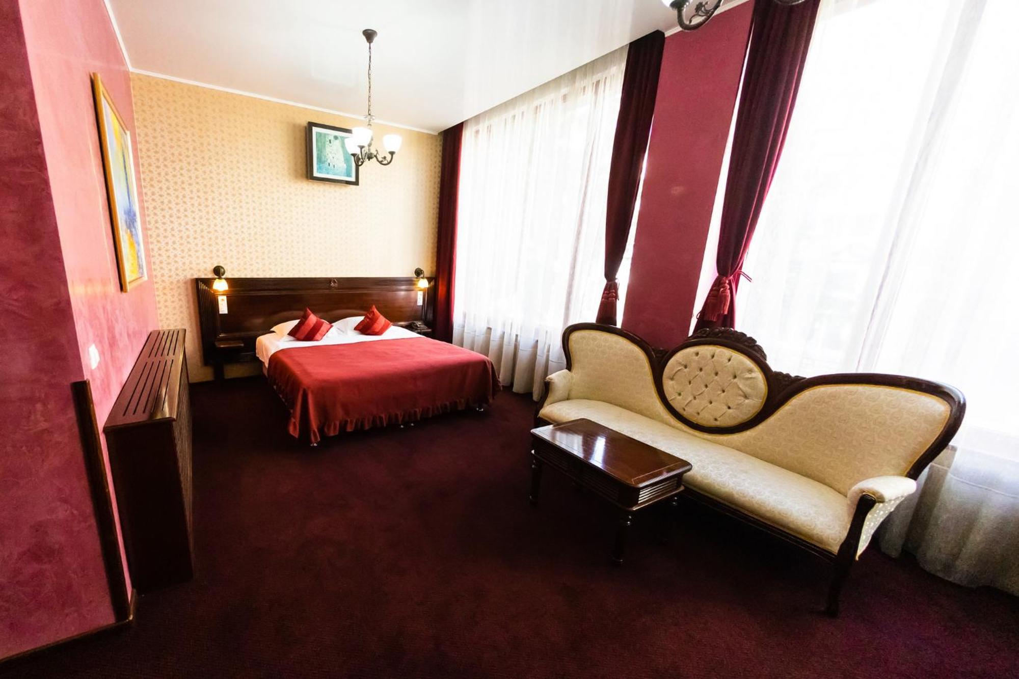 Daily Plaza Hotel Сучава Экстерьер фото