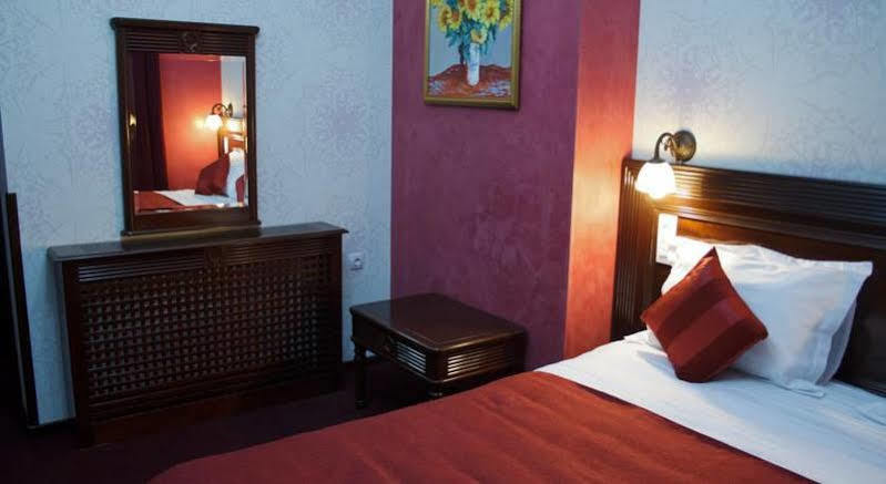 Daily Plaza Hotel Сучава Экстерьер фото