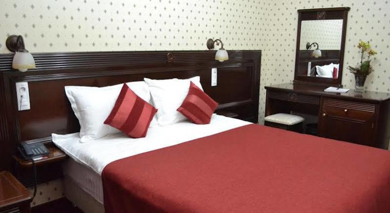 Daily Plaza Hotel Сучава Экстерьер фото